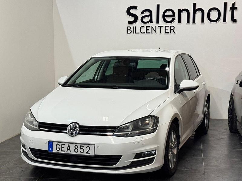 Vit Begagnad 2015 VW Golf VII Halvkombi | 107 900 kr (Marknadspris) - Bild 1/4