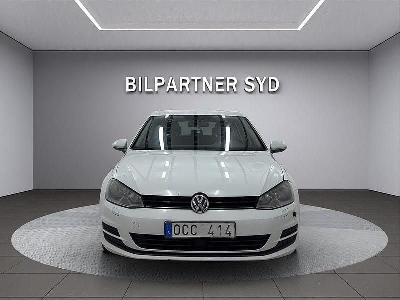 Vit Begagnad 2013 VW Golf VII Halvkombi | 109 900 kr (Lite dyr) - Bild 1/4