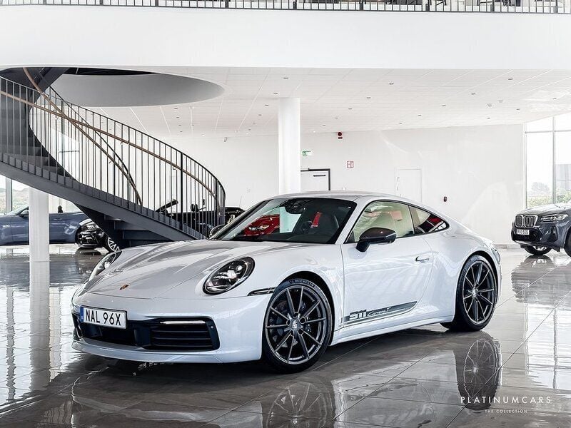 Ljusgrå (ice grey metallic) Begagnad 2024 Porsche 911 Carrera T Sportkupé | 1 399 000 kr - Bild 1/4