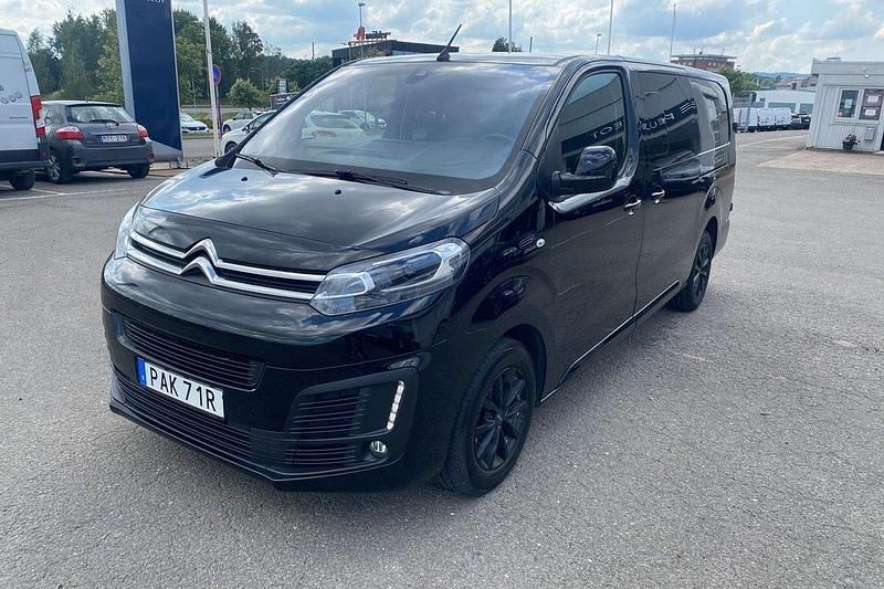 Svart Begagnad 2022 Citroën Jumpy Minibuss | 436 250 kr - Bild 1/4
