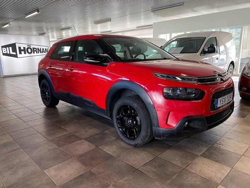 Röd Begagnad 2018 Citroën C4 Cactus PureTech Halvkombi | 129 000 kr (Lite dyr) - Bild 1/4
