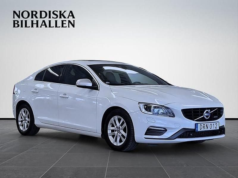 Begagnad Volvo S60 R-Design 181 HK (133 kW) 2014 Vit Sedan