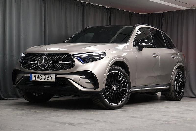 Silver Begagnad 2024 Mercedes GLC300e AMG line SUV | 729 000 kr (Marknadspris) - Bild 1/4