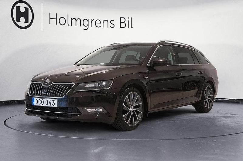 Brun Begagnad 2018 Skoda Superb Business Line Kombi | 179 800 kr (Marknadspris) - Bild 1/4