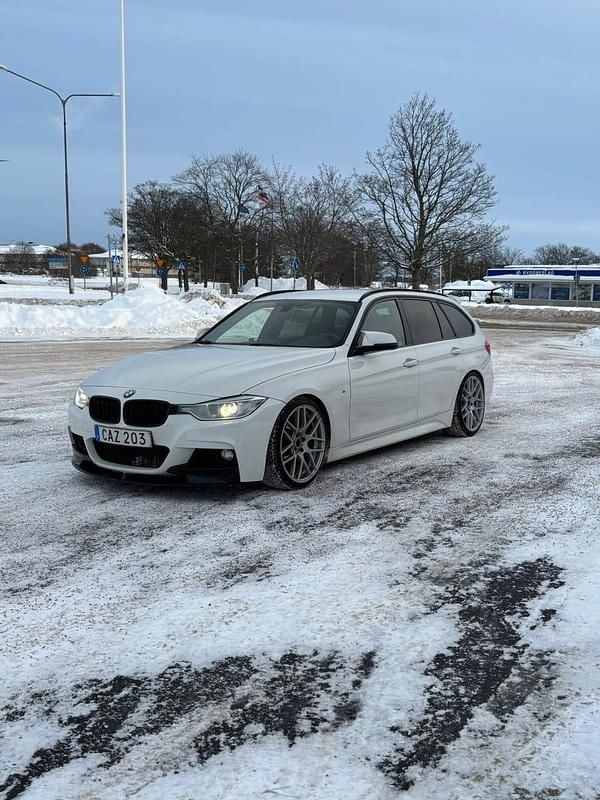 Begagnad 2014 BMW 318 Kombi | 135 000 kr (Marknadspris) - Bild 1/4