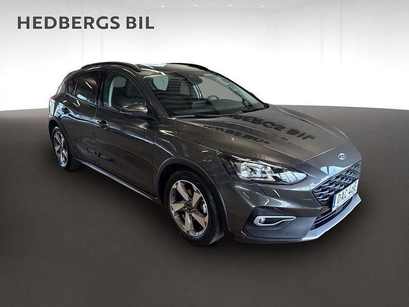 Grå Begagnad 2020 Ford Focus Active Halvkombi | 214 900 kr (Dyr) - Bild 1/4