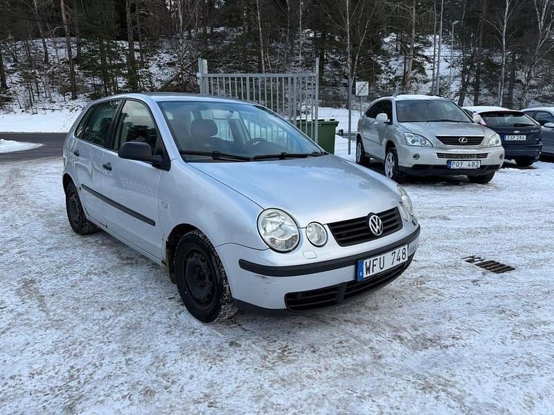 Silver Begagnad 2004 VW Polo Halvkombi | 17 000 kr (Bra pris) - Bild 1/4