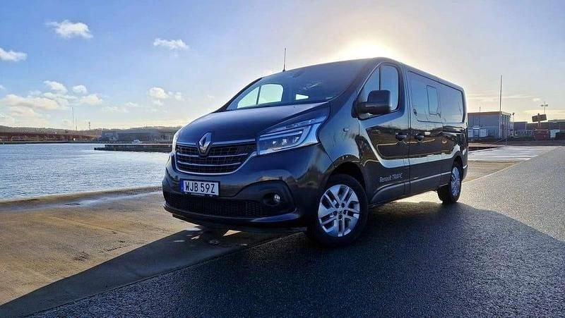 Begagnad Renault Trafic 170 HK (125 kW) 2021 Grå Minibuss