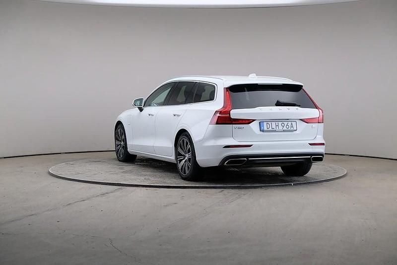 Begagnad Volvo V60 Inscription 253 HK (186 kW) 2021 Vit Kombi