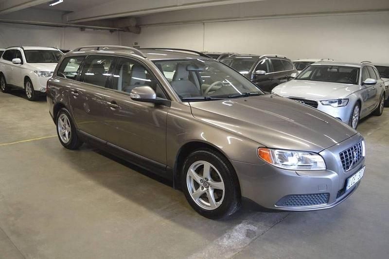 Begagnad Volvo V70 146 HK (107 kW) 2008 Grå Kombi