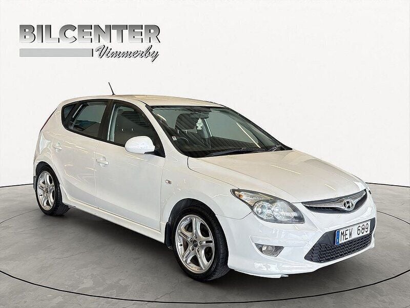 Vit Begagnad 2011 Hyundai i30 Sedan | 35 000 kr - Bild 1/4