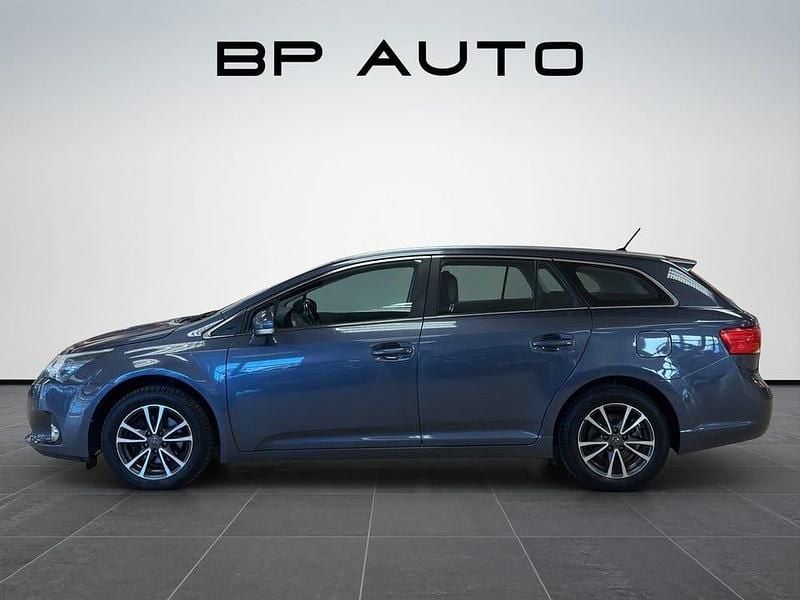 Begagnad Toyota Avensis Business Edition 152 HK (111 kW) 2012 Mörkblå Kombi