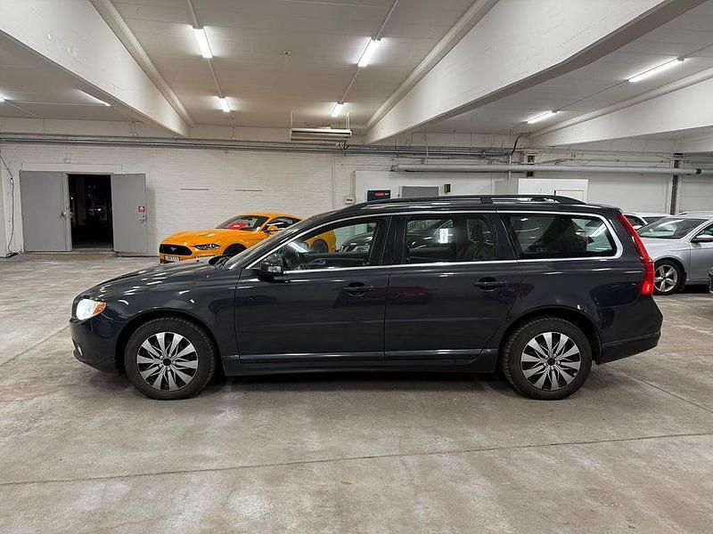 Begagnad Volvo V70 Momentum 163 HK (119 kW) 2010 Grå Kombi