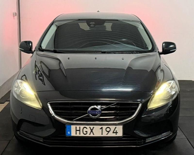 Begagnad Volvo V40 Momentum 116 HK (85 kW) 2014 Svart Kombi
