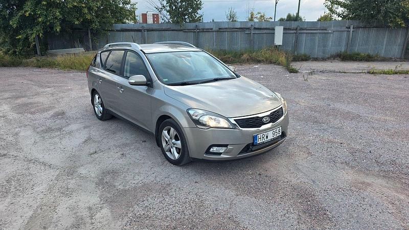 Silver Begagnad 2011 Kia Ceed Sportswagon Kombi | 23 900 kr (Bra pris) - Bild 1/4