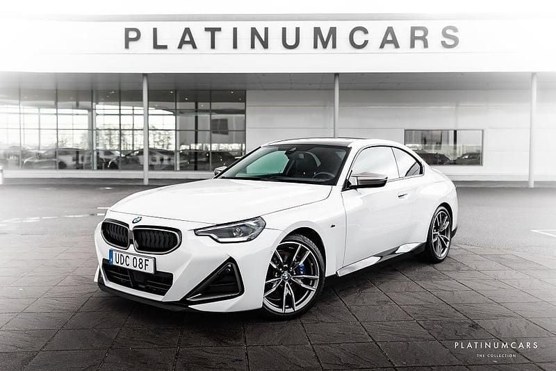 Vit Begagnad 2023 BMW M240 M Sport Sportkupé | 529 000 kr - Bild 1/4