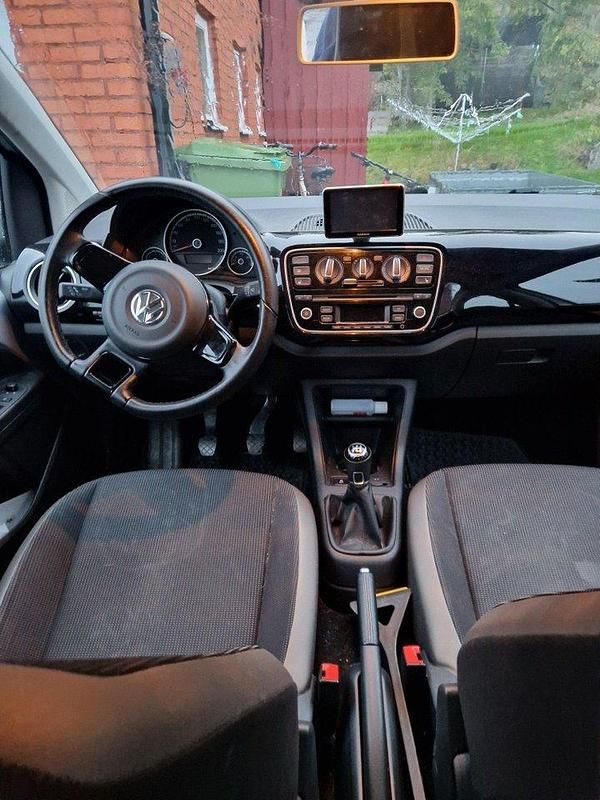 Silver Begagnad 2016 VW up! high up! Halvkombi | 69 000 kr (Marknadspris) - Bild 1/4