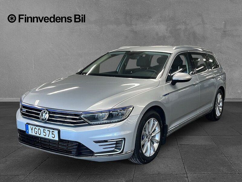 Silver Begagnad 2016 VW Passat Business Kombi | 169 000 kr (Marknadspris) - Bild 1/4