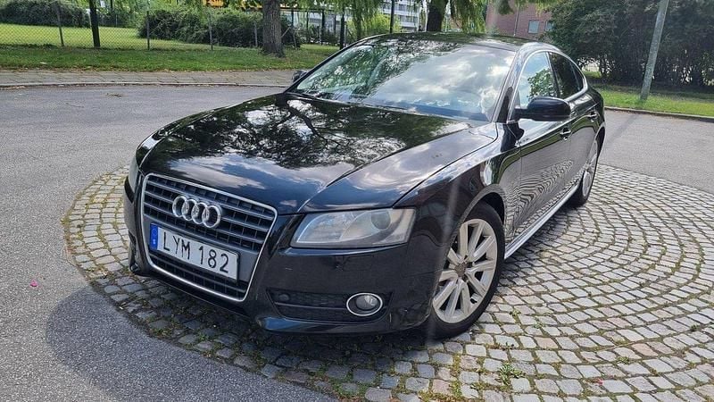 Svart Begagnad 2011 Audi A5 Sportkupé | 105 000 kr (Marknadspris) - Bild 1/4