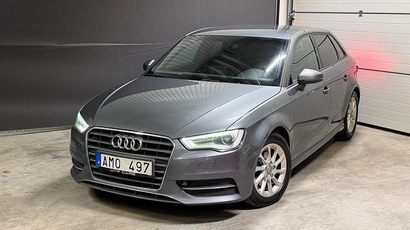 Grå Begagnad 2013 Audi A3 Sportback Attraction Halvkombi | 84 800 kr (Lite dyr) - Bild 1/4