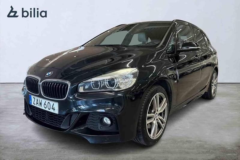 Svart Begagnad 2018 BMW 225 Active Tourer Minibuss | 164 900 kr (Bra pris) - Bild 1/1