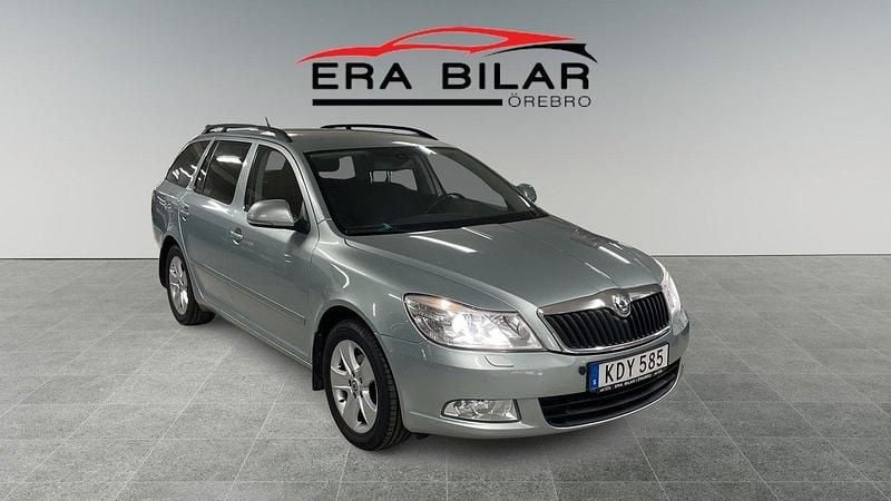 Ljusgrön (grön) Begagnad 2010 Skoda Octavia Elegance Kombi | 64 500 kr (Marknadspris) - Bild 1/4