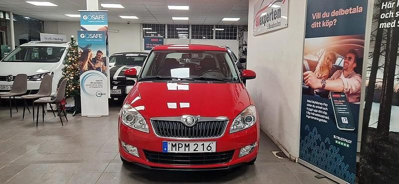 Begagnad Skoda Fabia Elegance 69 HK (50 kW) 2010 Röd Halvkombi