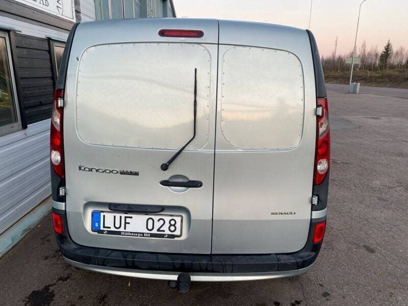 Begagnad Renault Kangoo 86 HK (63 kW) 2011 Silver Minibuss