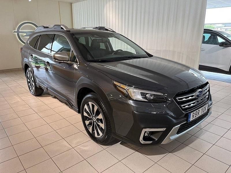 Grå Begagnad 2024 Subaru Outback SUV | 484 900 kr (Dyr) - Bild 1/4