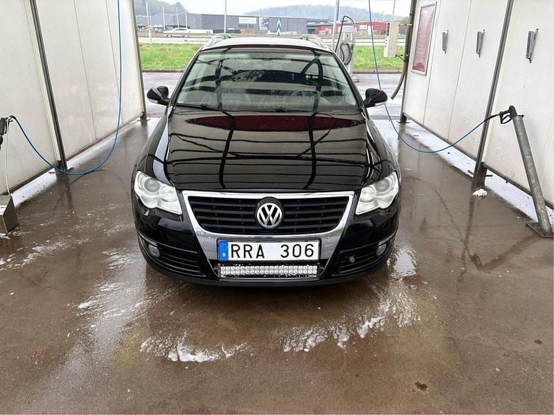 Svart Begagnad 2009 VW Passat Sportline Kombi | 20 000 kr (Bra pris) - Bild 1/4