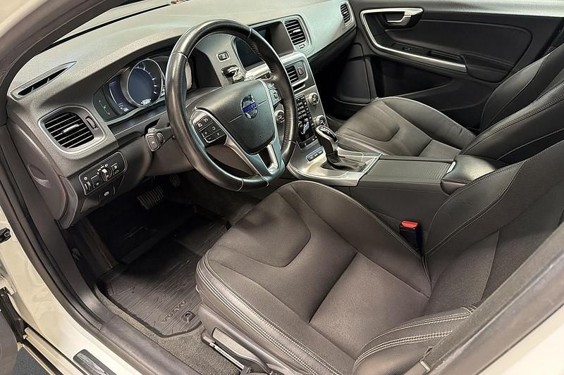 Begagnad Volvo V60 2017 Vit Kombi