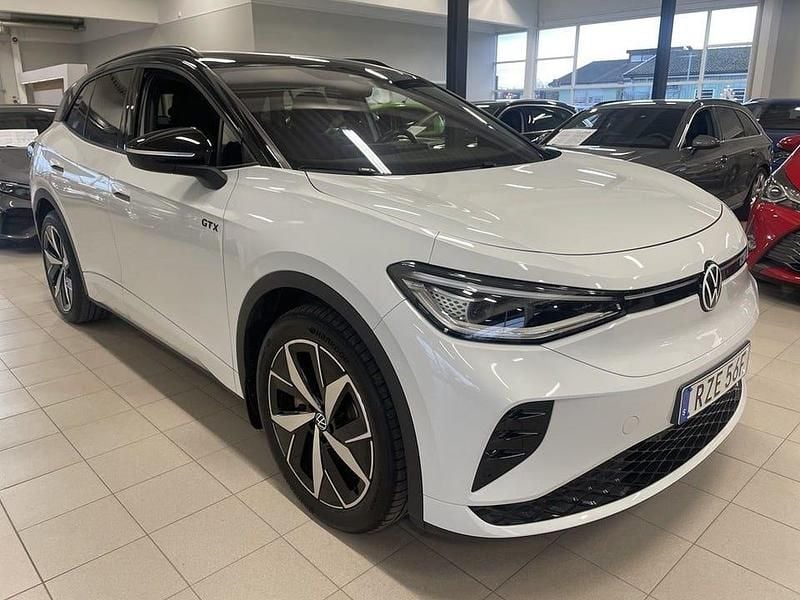 Glacier white metallic bl Begagnad 2023 VW ID.4 GTX SUV | 339 000 kr (Superpris) - Bild 1/3