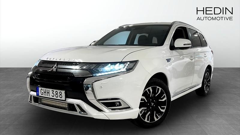 Vit Begagnad 2018 Mitsubishi Outlander P-HEV Edition Kombi | 179 900 kr - Bild 1/4