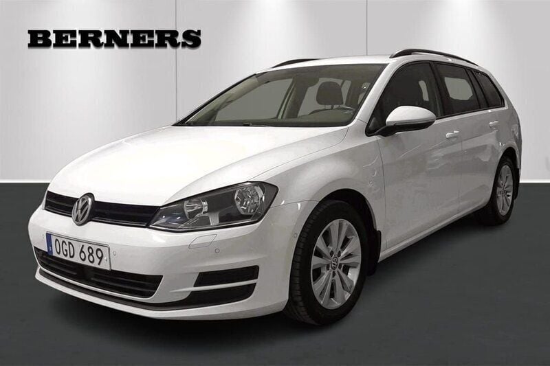 Vit Begagnad 2017 VW Golf VII Kombi | 134 900 kr (Marknadspris) - Bild 1/4