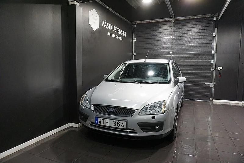Begagnad Ford Focus 116 HK (85 kW) 2005 Silver Kombi