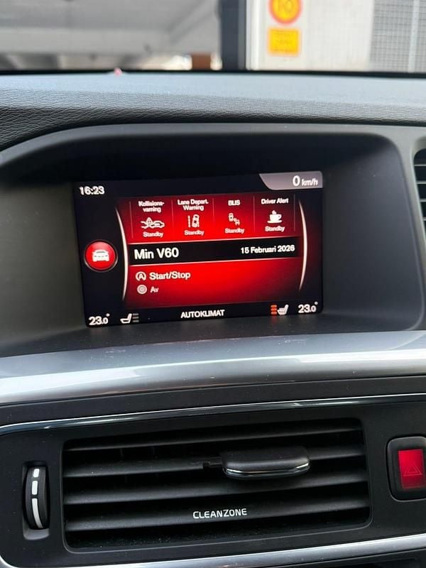 Begagnad Volvo V60 CC 190 HK (139 kW) 2017 Kombi