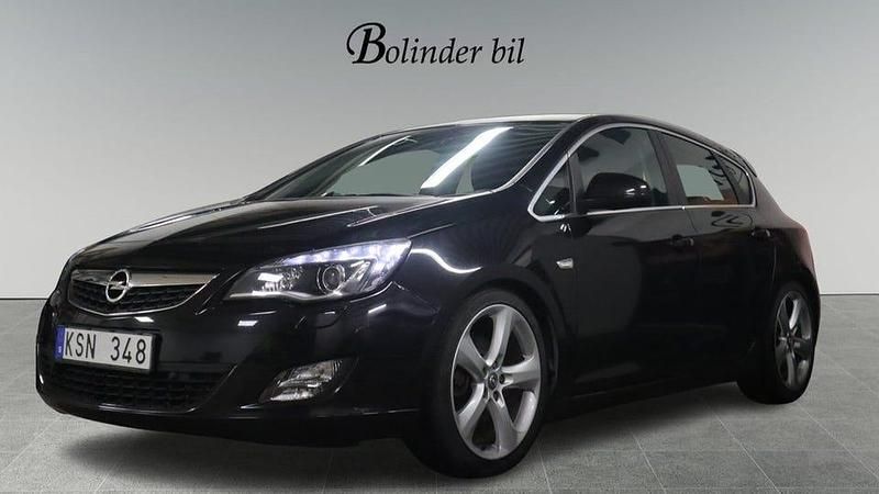 Begagnad Opel Astra Enjoy 180 HK (132 kW) 2010 Svart Halvkombi