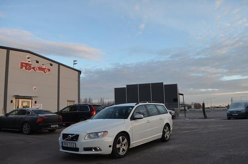 Begagnad Volvo V70 R-Design 231 HK (169 kW) 2010 Vit Kombi