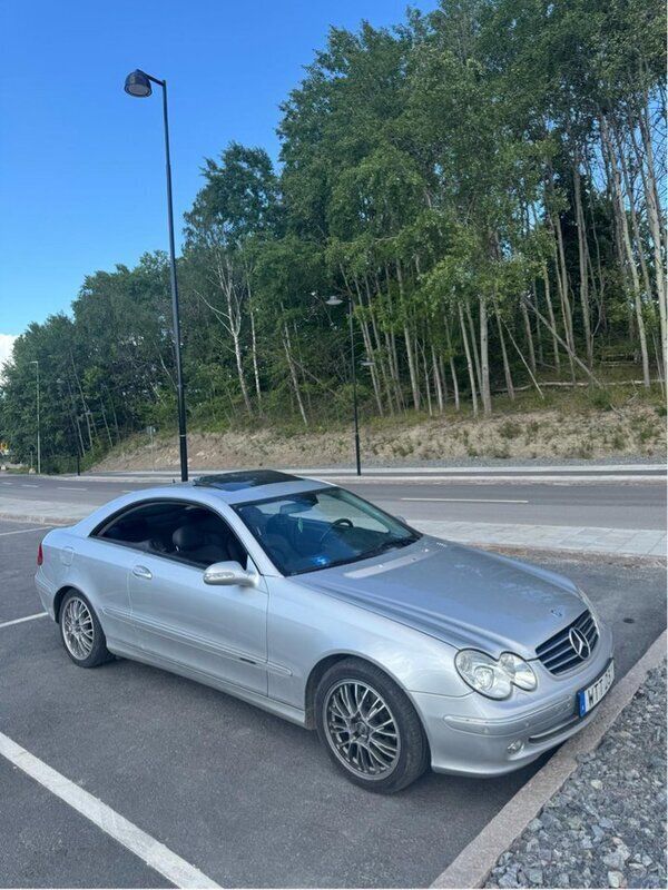 Silver Begagnad 2002 Mercedes CLK320 Avantgarde Sportkupé | 70 000 kr (Dyr) - Bild 1/4