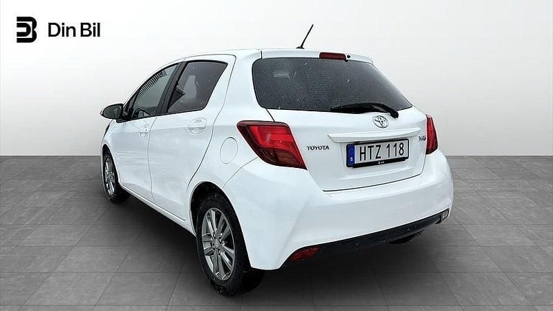 Begagnad Toyota Yaris 99 HK (72 kW) 2015 Vit Halvkombi