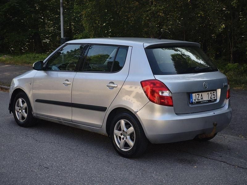 Silver Begagnad 2009 Skoda Fabia Ambiente Halvkombi | 24 900 kr (Bra pris) - Bild 1/4