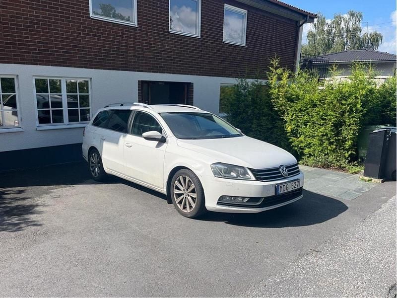 Vit Begagnad 2012 VW Passat Kombi | 40 000 kr (Superpris) - Bild 1/4