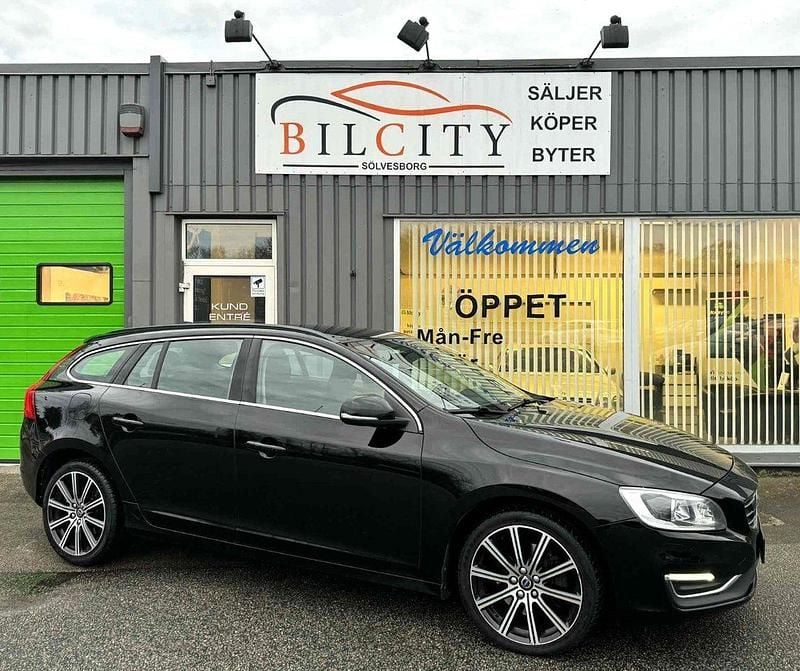 Svart Begagnad 2018 Volvo V60 Momentum Kombi | 127 900 kr (Lite dyr) - Bild 1/4