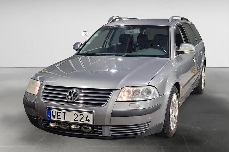 Grå Begagnad 2004 VW Passat Trendline Kombi | 9 900 kr (Bra pris) - Bild 1/3