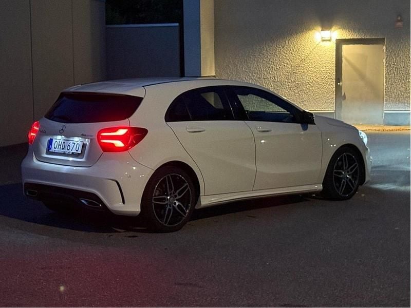 Vit Begagnad 2017 Mercedes A200 AMG Halvkombi | 180 000 kr (Marknadspris) - Bild 1/3