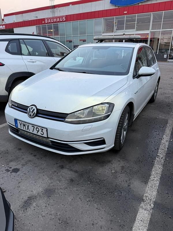 Begagnad VW Golf VII 110 HK (80 kW) 2018 Halvkombi