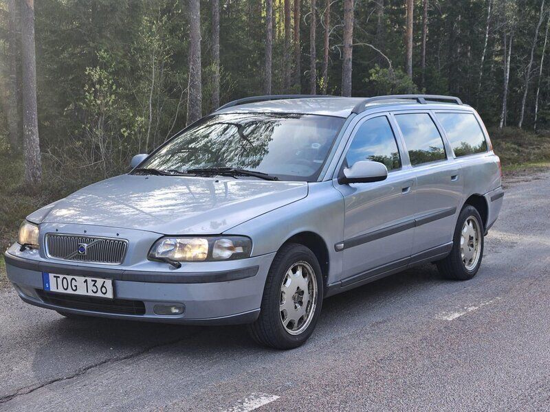 Blå Begagnad 2001 Volvo V70 Kombi | 23 500 kr (Marknadspris) - Bild 1/4