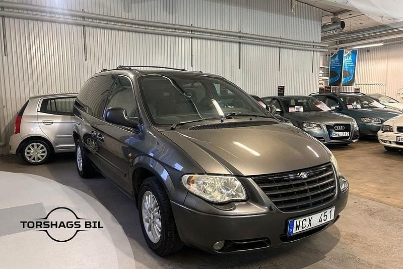 Mörkgrå (grå) Begagnad 2005 Chrysler Grand Voyager Minibuss | 34 900 kr (Marknadspris) - Bild 1/3