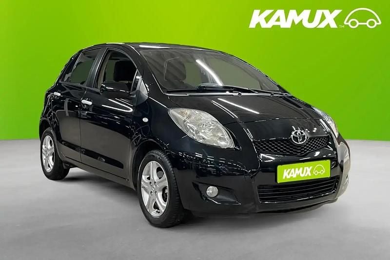 Svart Begagnad 2011 Toyota Yaris Halvkombi | 89 800 kr (Lite dyr) - Bild 1/4