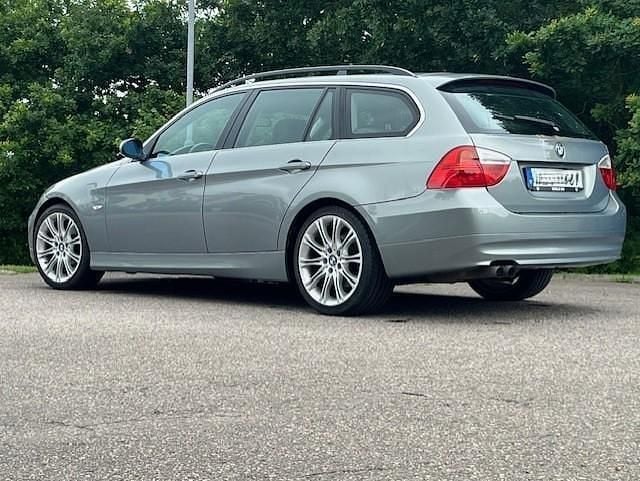 Grå Begagnad 2006 BMW 325 Advantage Kombi | 65 000 kr (Marknadspris) - Bild 1/4